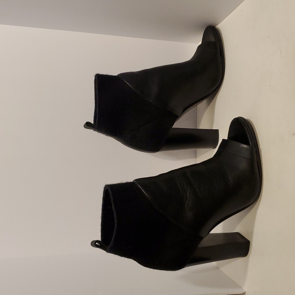 Vince Aren Open Toe Booties In Black Size 5.5M - Picture 3 of 10